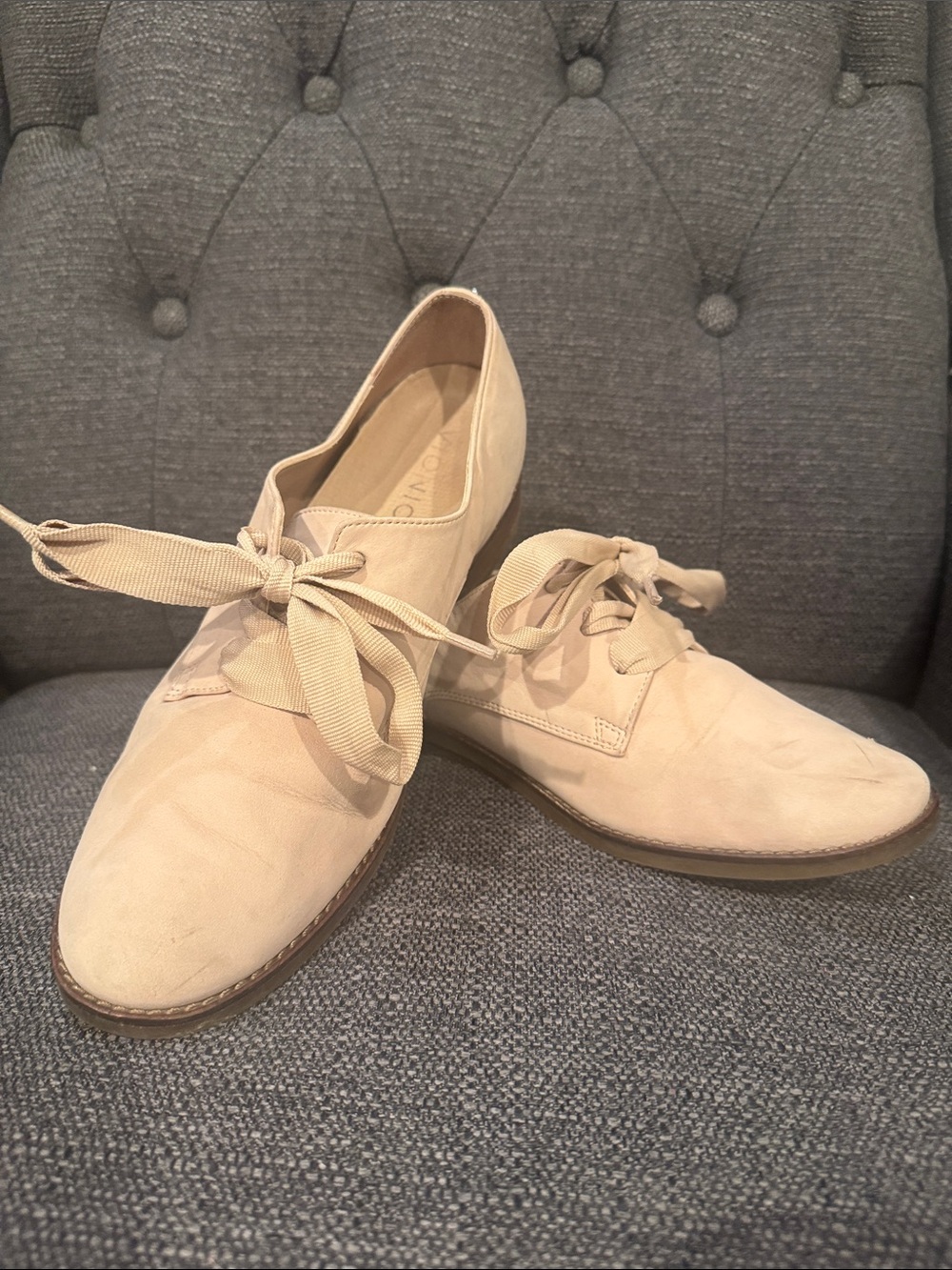 Vionic Women’s Cream Lace-Up Oxford Shoes